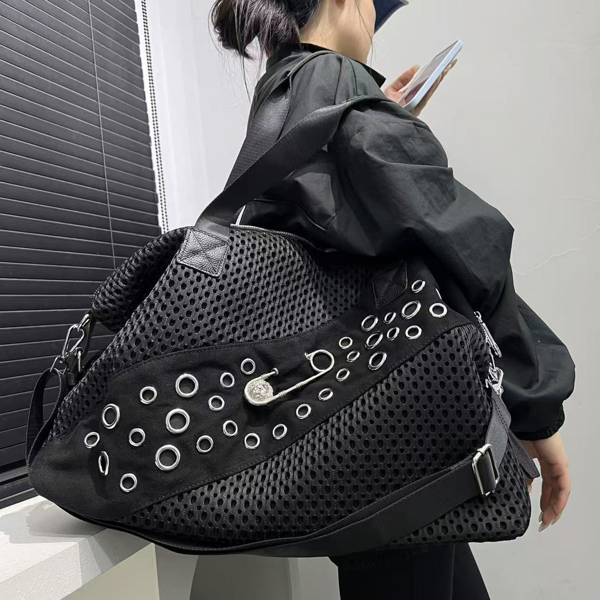 Grommet Riot Tote in black