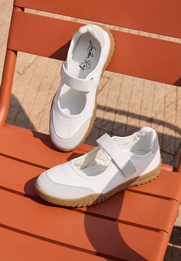 Kairus Adjustable Strap Closure Sneakers