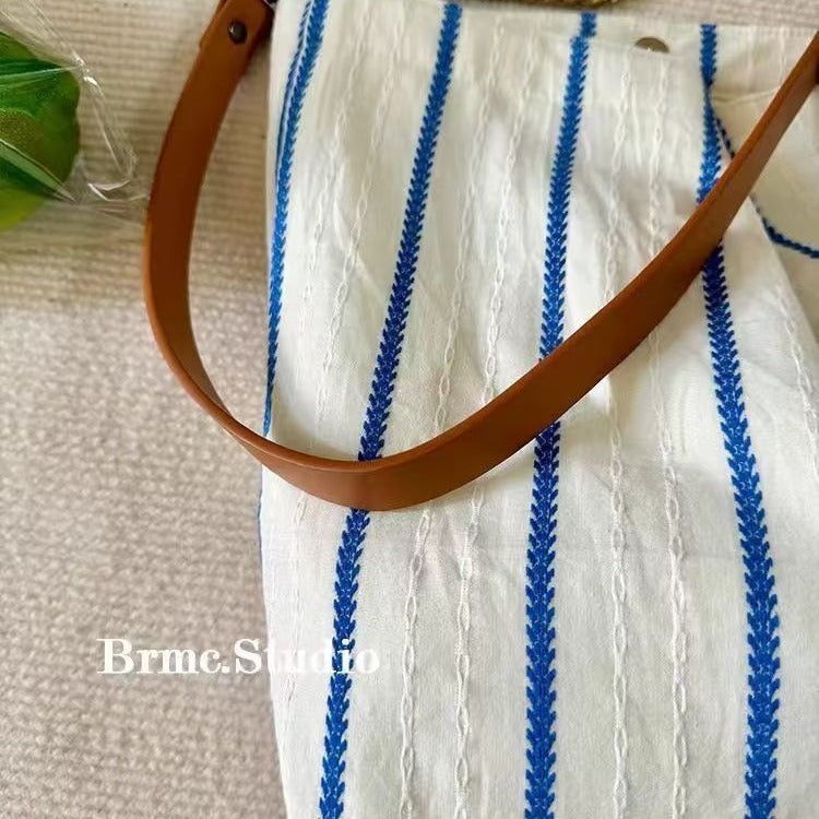 Daydream Stripe Tote - close-up detail of woven jacquard stripe fabric texture